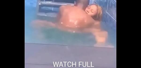 Lovers Having Sex In Swimming Pool